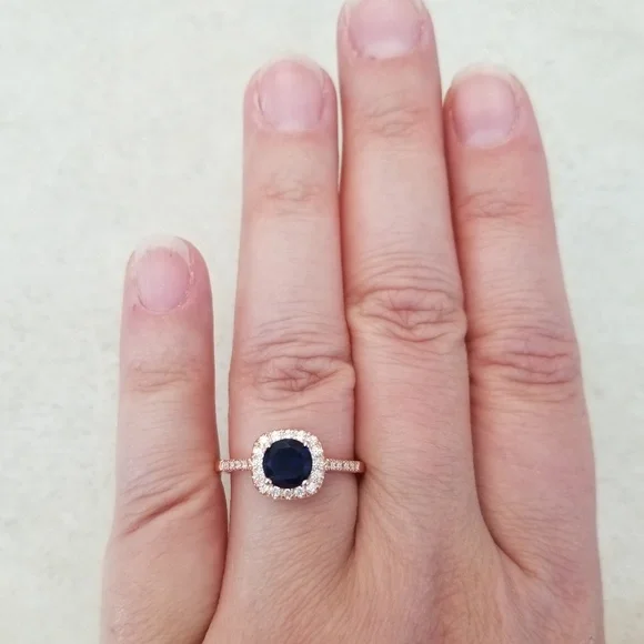 18k Sapphire Ring - Picture 7 of 8
